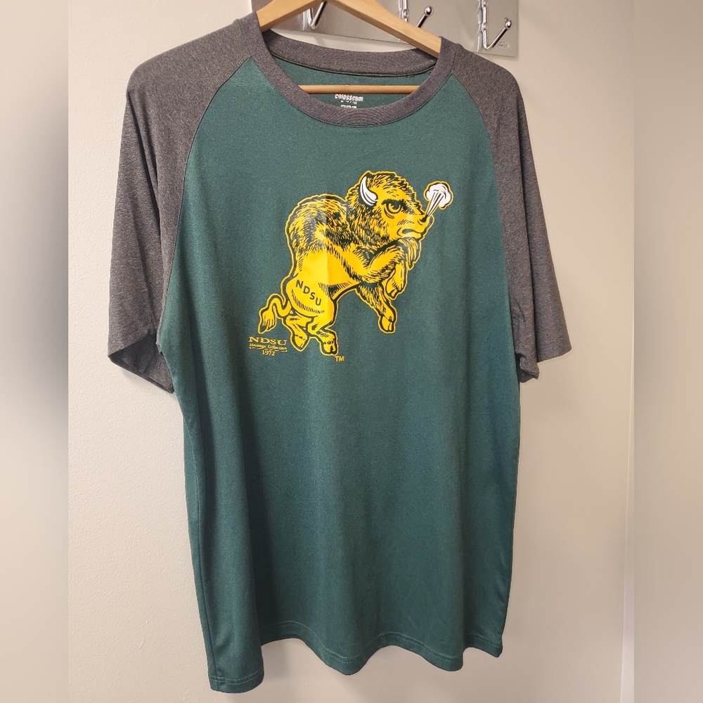 Colosseum XXL Green/Gray NDSU Bison Men's Shirt EUC‎